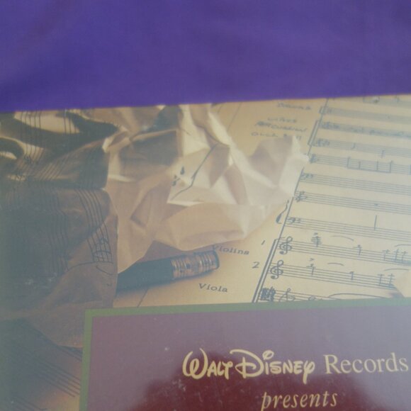 Walt Disney Records presents THE MUSIC BEHIND THE MAGIC ISBN 1-55723-619-4 - Picture 6 of 14